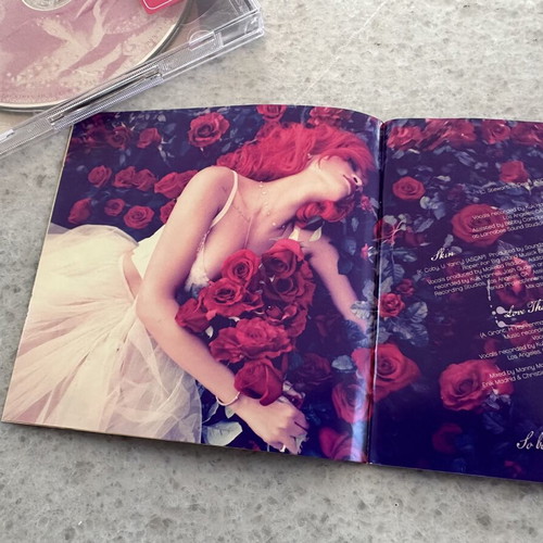Rihanna Loud Deluxe Edition CD and DVD like new