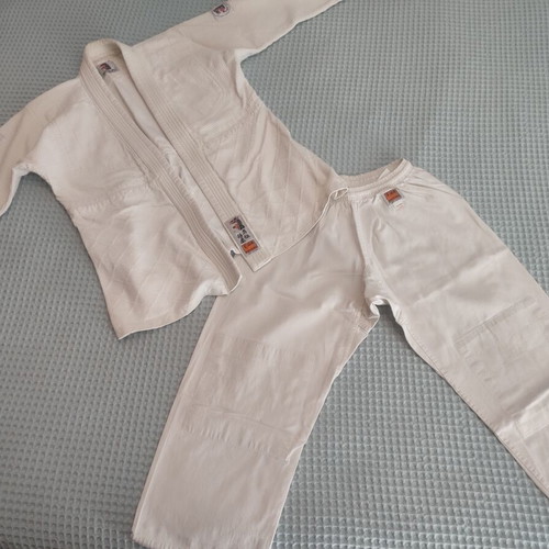 Children's self-defense suit for judo and taekwondo like new with two belts