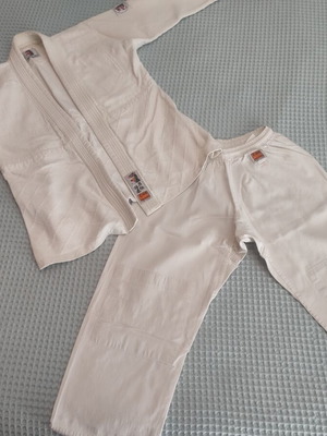 Children's self-defense suit for judo and taekwondo like new with two belts