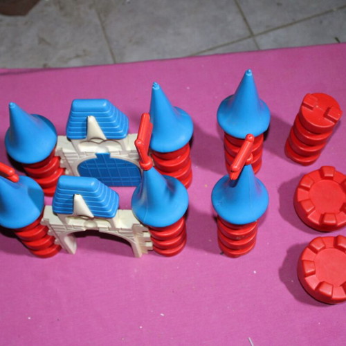 Playmobil plastic tower like new, pack of 9