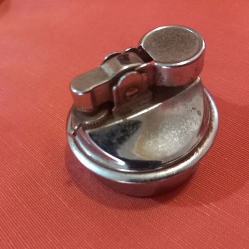 Vintage lighter used, partial function