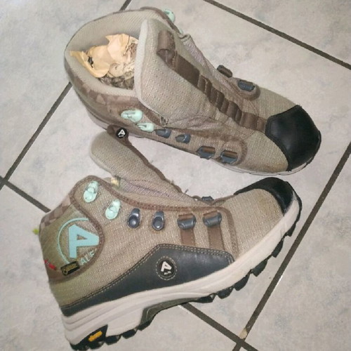 Trekking shoes used, waterproof and anti-slip, size 38, beige brown