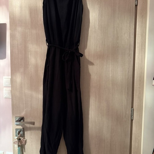 Pink Woman jumpsuit black, like new, with belt