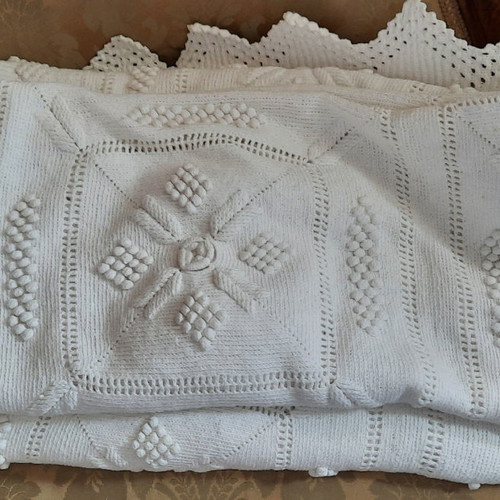 Cotton single hand-knitted blanket used