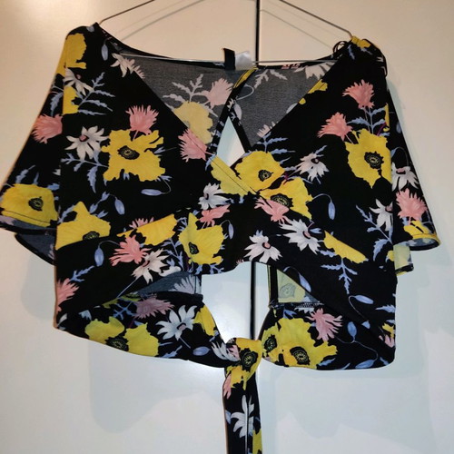 Blouses used, pack of 8, sizes M and L