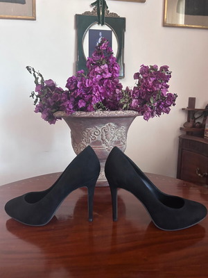 Ash black suede stiletto pumps new, size 37
