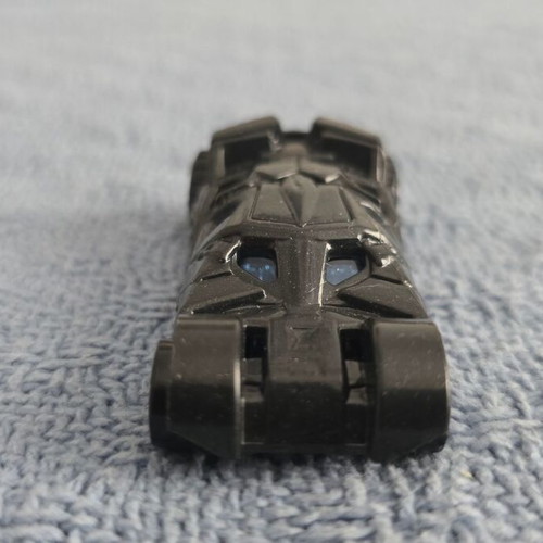 Hot Wheels BatMobile toy car like new, scale 1:64
