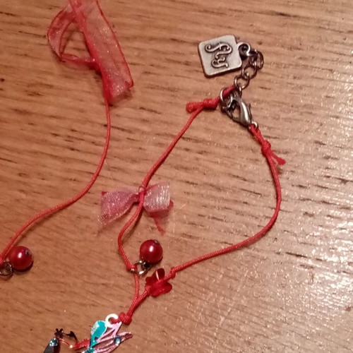 Fly bracelet and necklace set like new