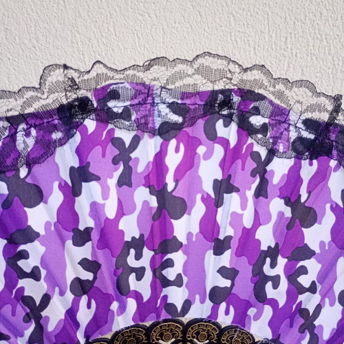 Fan with lace used