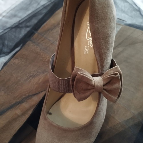 Amore Beige Suede Pumps size 38 like new with bow and elastic strap