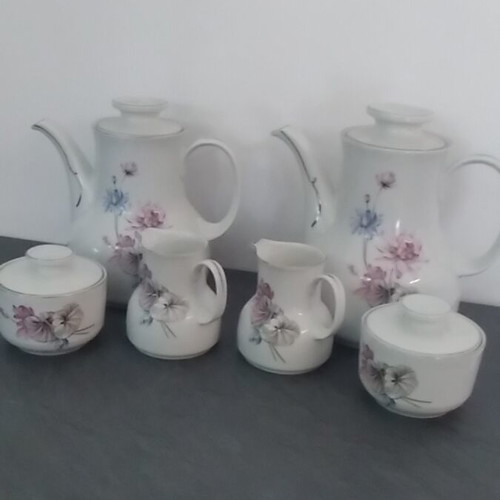 Porcelain tea set used with two teapots, creamers and sugar bowls