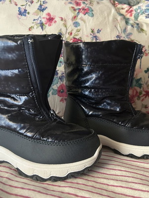 Waterproof snow boots size 26, dark blue with iridescent pattern