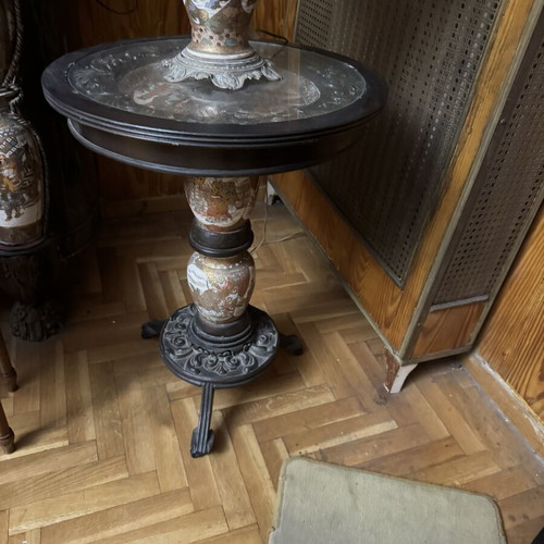 Wooden Gueridon table with integrated Satsuma vase and plate