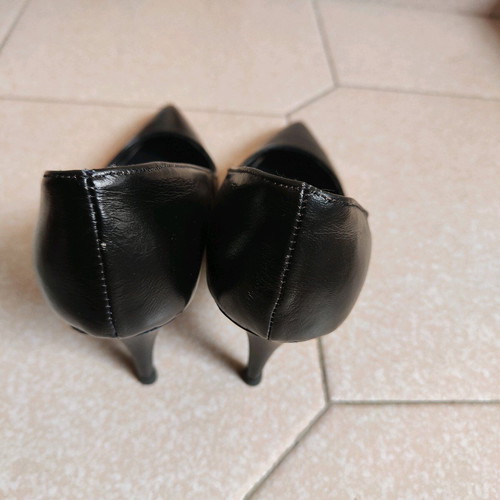 Leather pumps like new, size 37, black, 9 cm heel