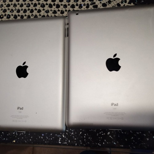 iPad 16GB set of 2 pieces used for spare parts