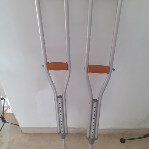 Aluminum Adjustable Crutches like new, height 1.37m-1.57m, pair