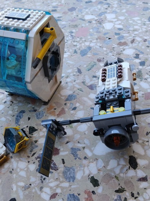 Lego City Lunar Space Station 60349 used, 500 pieces