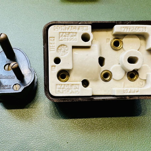 Vintage English Type Bakelite Switch Socket Contactum BS 546 like new