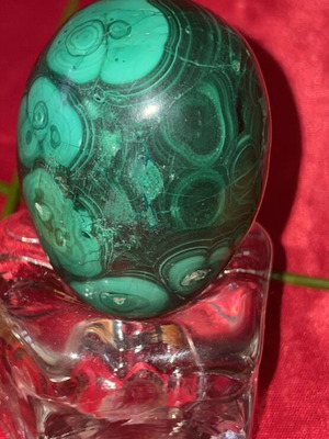 Malachite egg new, solid with beautiful patterns