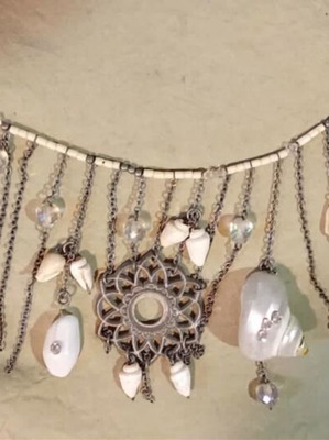 Accessorize καλοκαιρινό κολιέ με mother of pearl, κοχύλια, κρυσταλλάκια και μεταλλικά στοιχεία καινούργιο