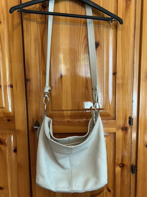 Leather shoulder bag used, white beige