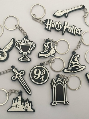 Harry Potter keychains like new, black and white
