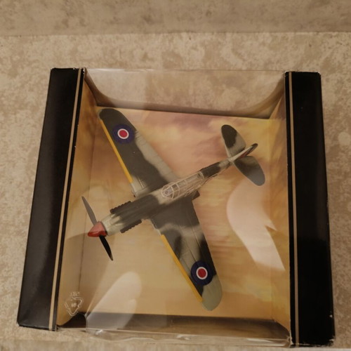 Maistro P40 Warhawk World War II Fighter 1:72 Scale Like New