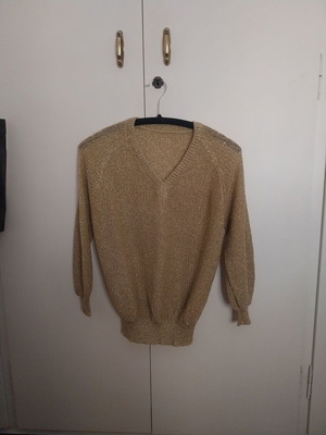 Knitted blouse used with gold thread size M/L