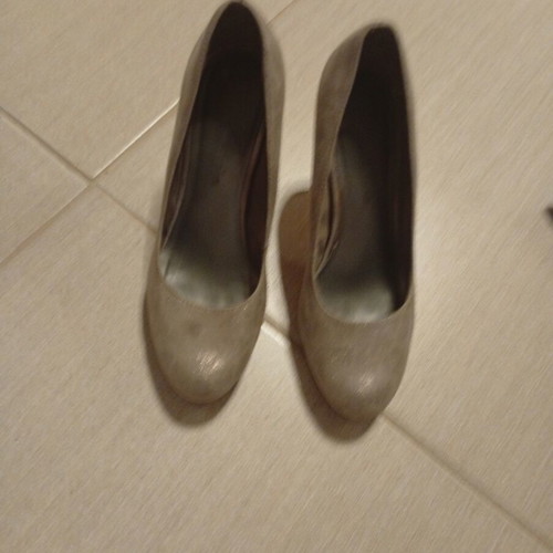 Tamaris pumps used, size 39, beige and silver