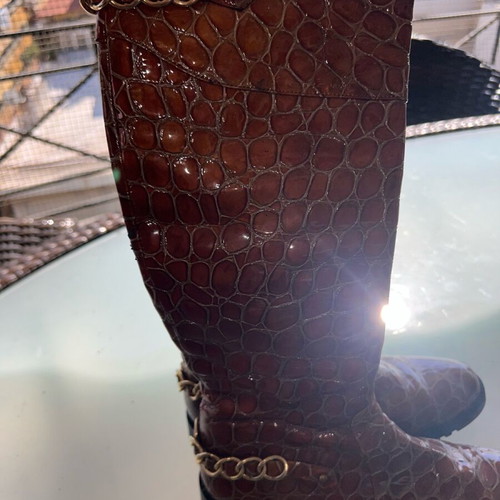 Women's boots up to the knee with chain like new, brown, size 39