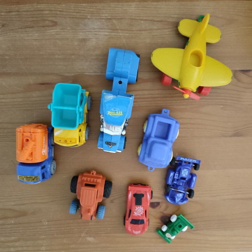 Set of 9 children's plastic vehicles and toys like new