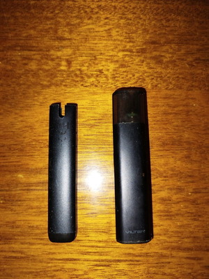 Electronic and Blu device like new, 2 pieces