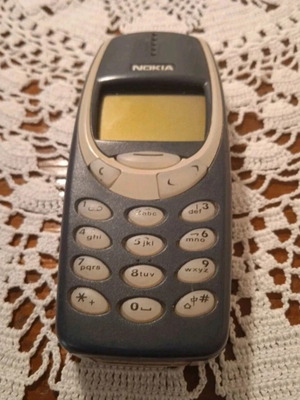 Nokia 3330 mobile phone used, battery missing