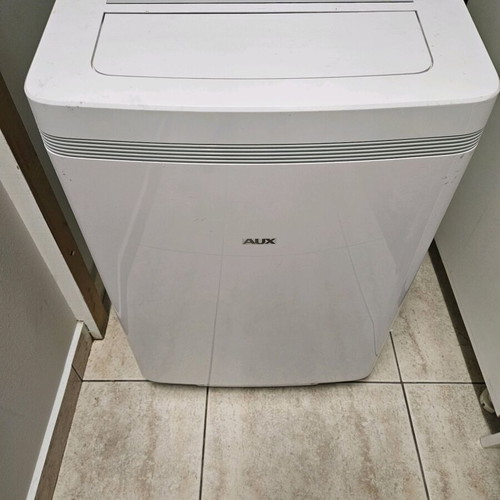 AUX portable air-conditioner AM H12C4A4 12000 BTU like new