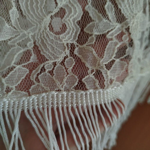 Lace cardigan with fringes like new, white, sizes M/L