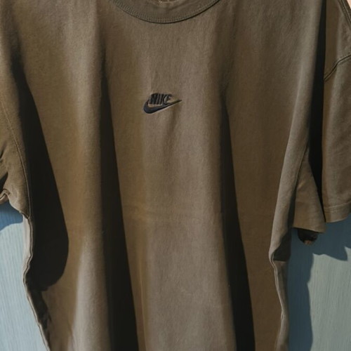 Nike T-Shirt L khaki like new with embroidered logo