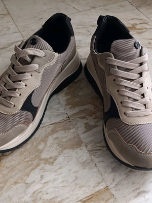 Seven women's sneakers size 39 like new, beige and black