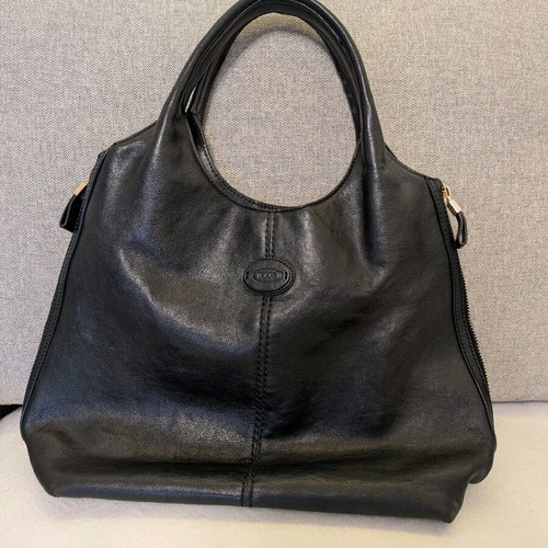Tod's black handbag in like new condition
