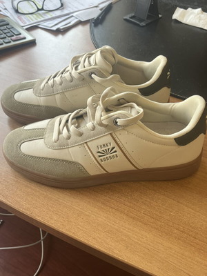 Funky Buddha sneakers size 42, white and beige