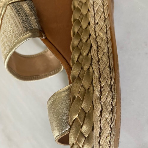 Beige platforms with woven heel and gold details like new