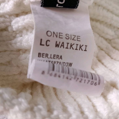 Scarves gloves and beanie used, LC Waikiki one size