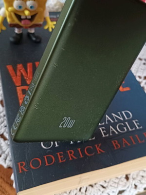 Magnetic 5000mAH slim power bank like new, green