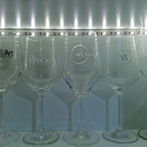 Set of 20 wine glasses like new from exhibitions with logos