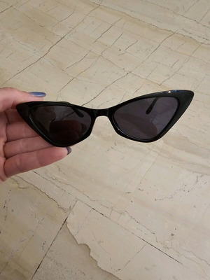 Γυαλιά ηλίου μεταχειρισμένα σε πολύ καλή κατάσταση