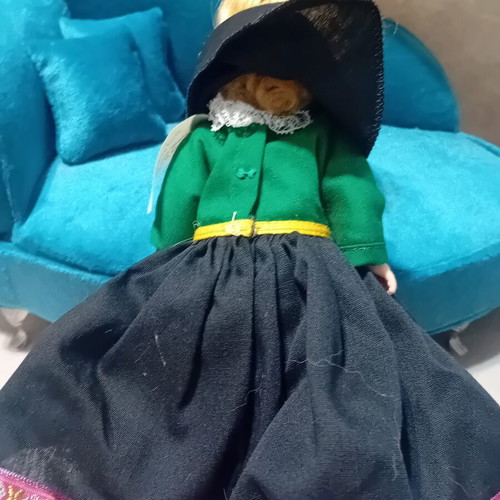 Madame Alexander Doll No2 like new