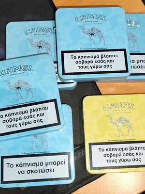 Συλλεκτικές μεταλλικές κασετίνες τσιγάρων Camel με το εσωτερικό χαρτί
