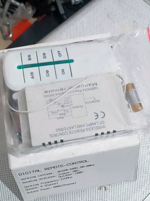 Wireless remote control 4 commands like new, 4x600W on-off