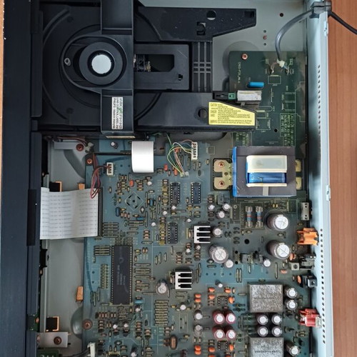Marantz CD-67 CD player, classic model with analog and digital outputs