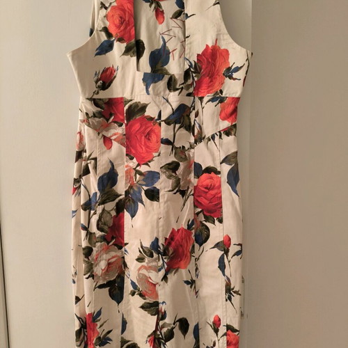 Floral dress with back opening size M like new
