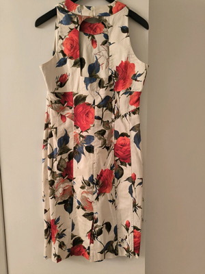 Floral dress with back opening size M like new